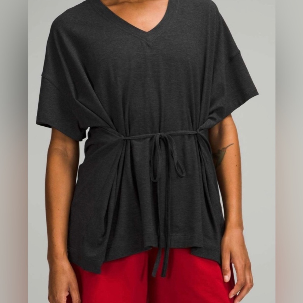 LULULEMON  Size 6 oversized T-SHIRT
HEATHERED BLACK Charcoal Gray